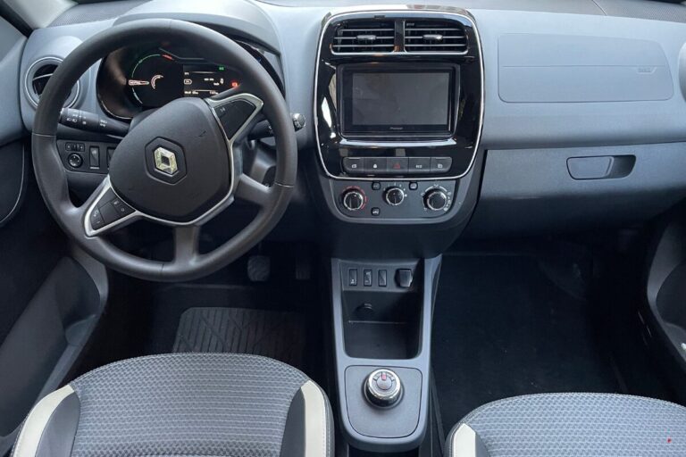 Interior do Renault Kwid E-Tech 2025