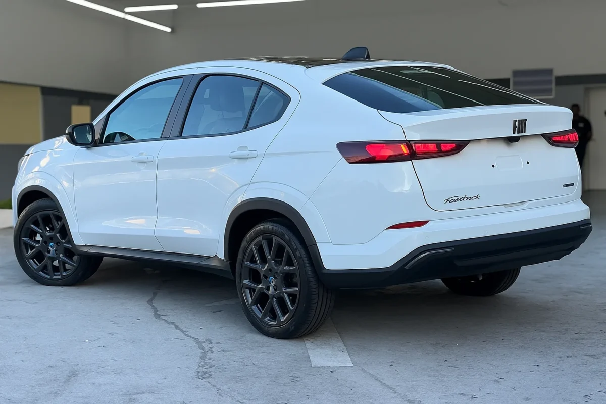 Fiat Fastback 2026 terá versão com quase 200 cv de potência