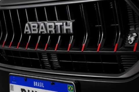 Fiat Pulse Abarth 2026 passa por reestilização e ganha teto solar para brigar com Nivus GTS