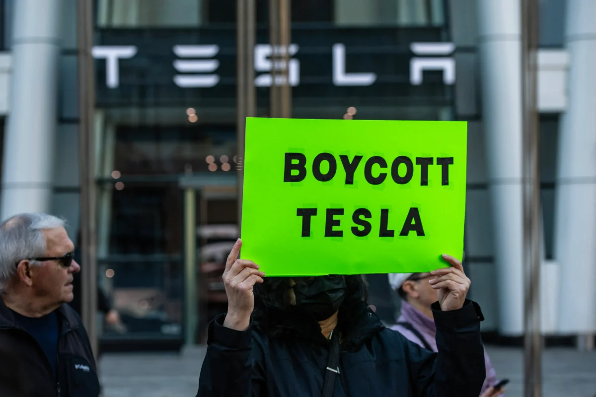 Tesla tem queda nas vendas de carros na Europa pelo quinto mês seguido
