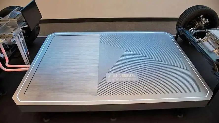 Bateria de estado sólido sob a e-plataform da BYD - Foto: Divulgação