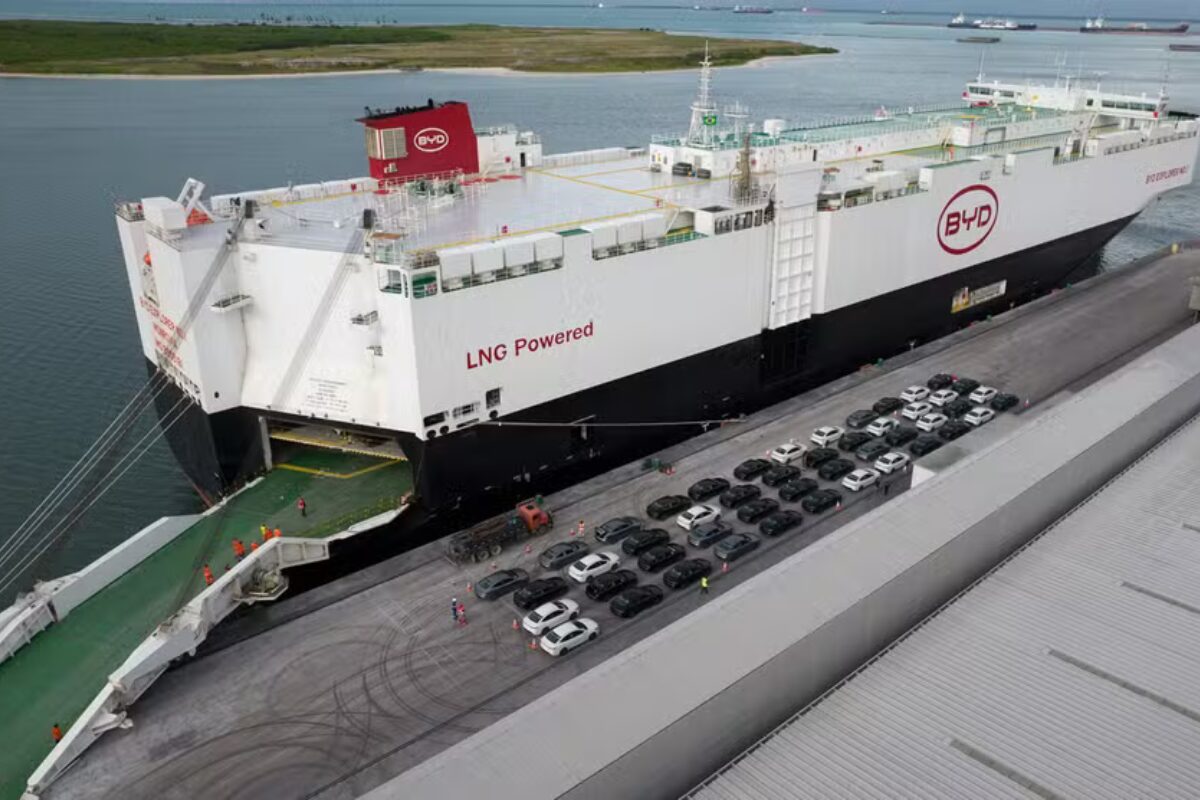 BYD: conheça o maior navio de transporte de carros do mundo