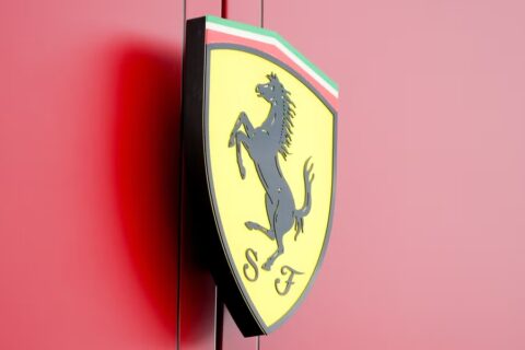 Ferrari adia desenvolvimento de carro elétrico