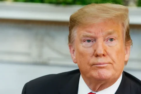 Trump toma medida para impedir Califórnia de proibir a venda de carros movidos a gasolina