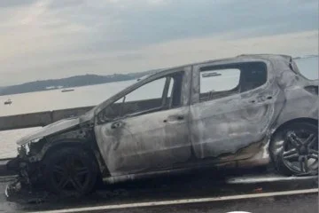 Veículo ficou destruído - Foto: Reprodução