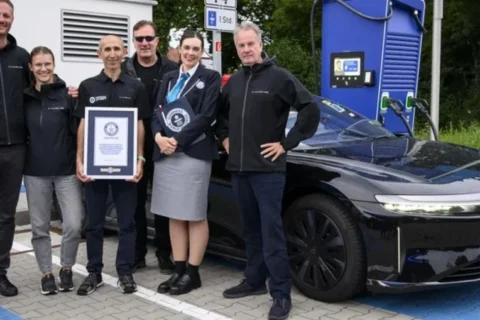 Sedã elétrico bate recorde e faz 1.200 km sem recarga