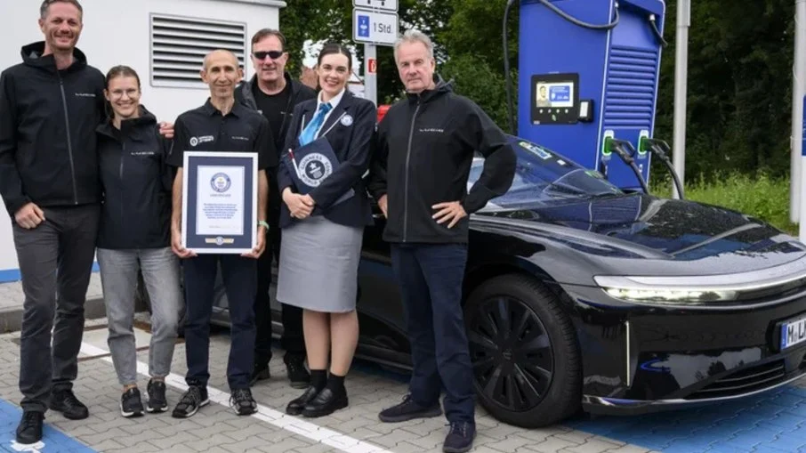 Sedã elétrico bate recorde e faz 1.200 km sem recarga