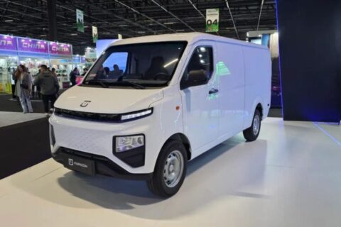Kombi elétrica? Geely lança van elétrica no Brasil