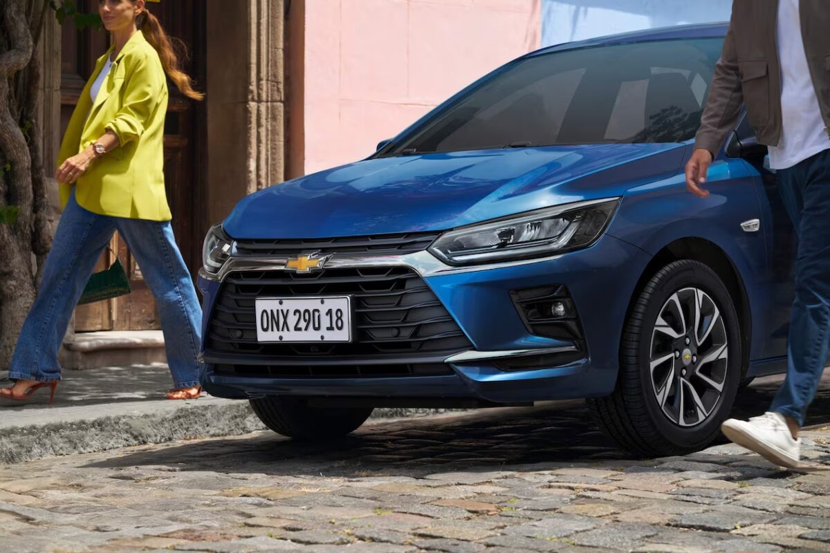 Novo Onix mais caro e com correia dentada banhada a óleo vai continuar perdendo para o VW Polo - Foto: Divulgação