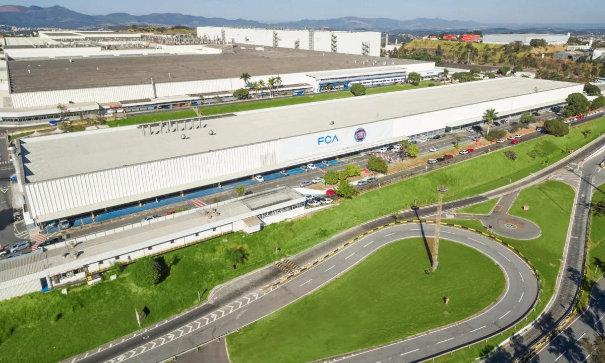Dona da Fiat promove mutirão de empregos em Minas Gerais
