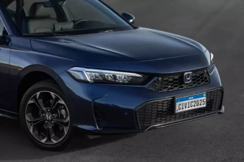 Honda Civic 2026 chega com motorização híbrida e sem aumento de preço