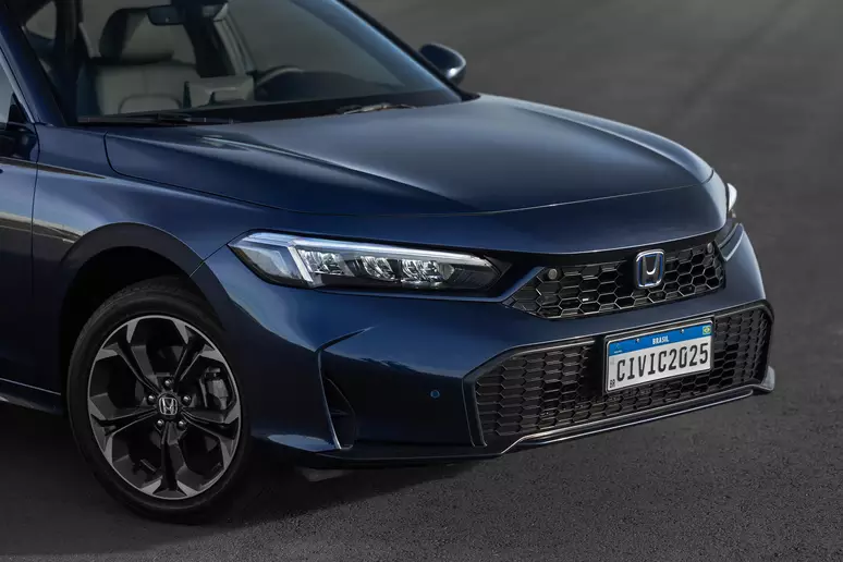 Honda Civic 2026 chega com motorização híbrida e sem aumento de preço