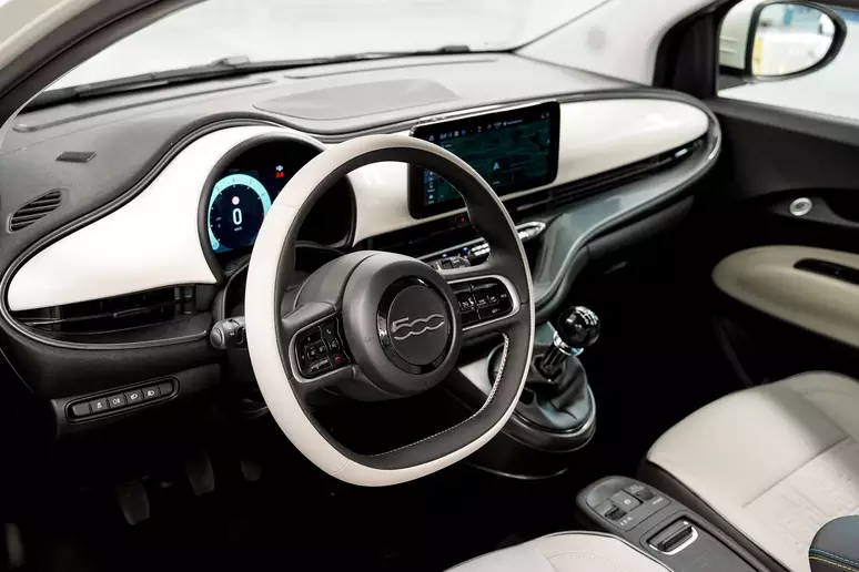 Fiat 500 Hybrid interior - Foto: Divulgação