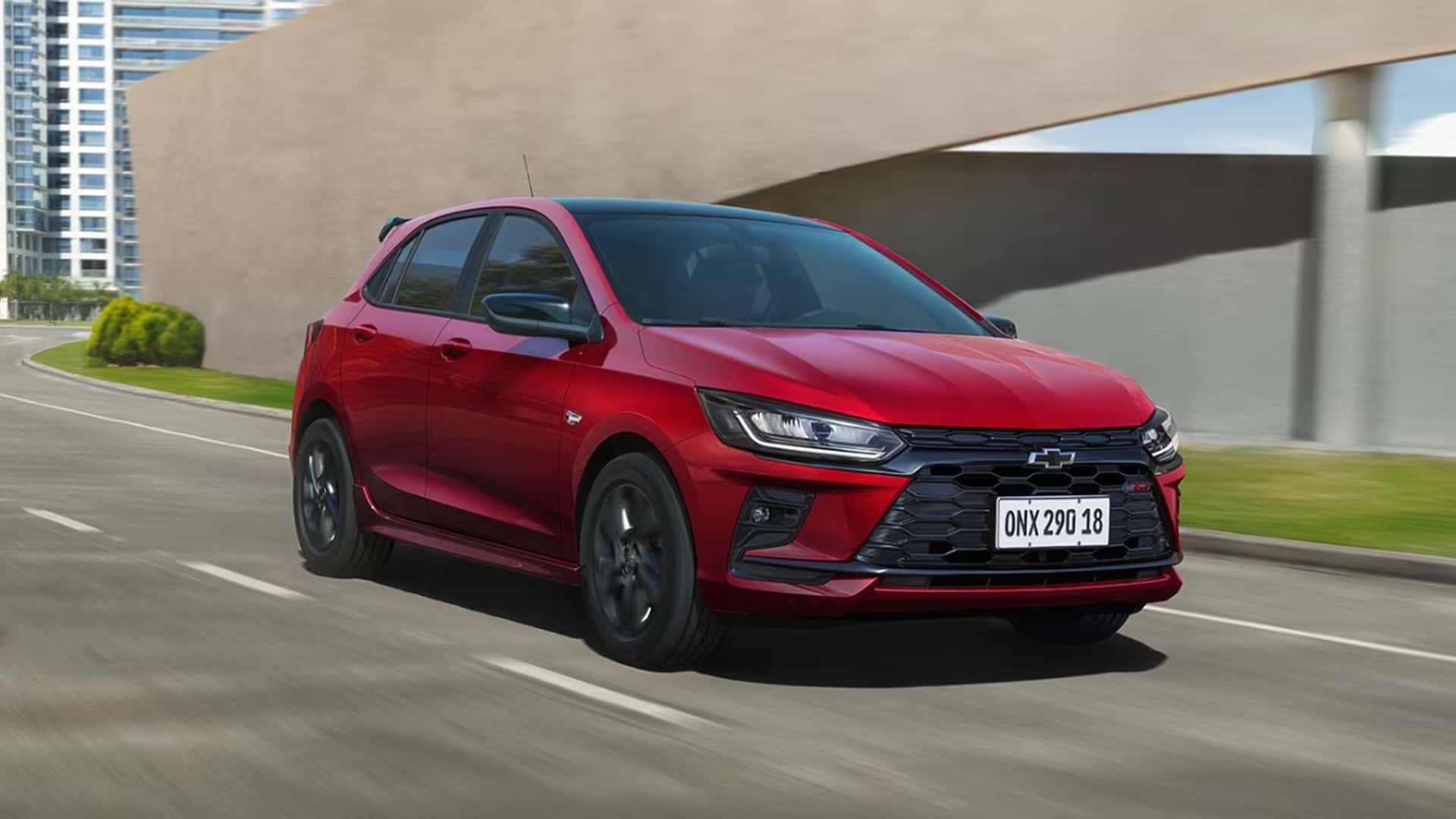 Chevrolet Onix ganha série comemorativa de 100 anos; saiba o que muda no hatch popular