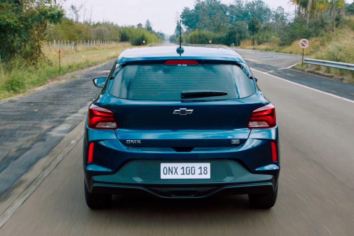 Chevrolet Onix 100 anos mais barato e mais equipado, mas difícil de achar