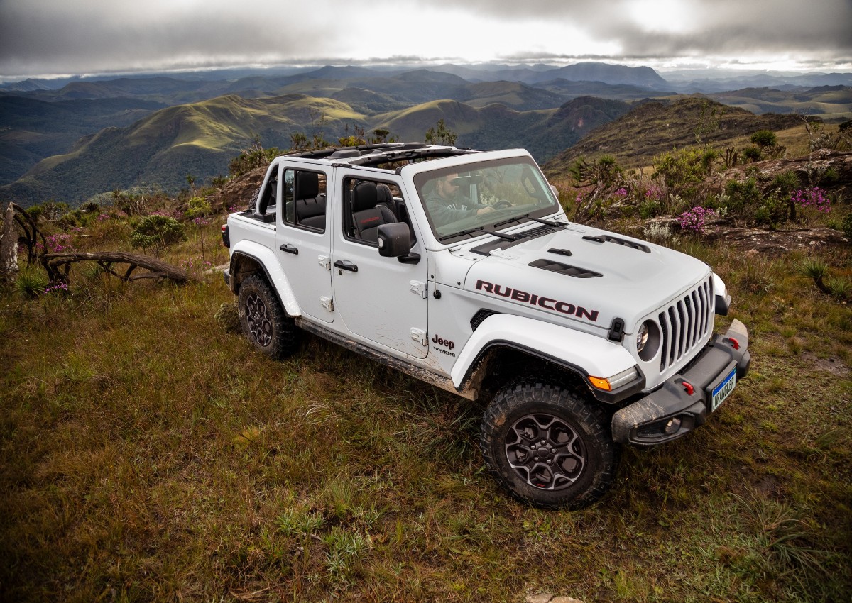 O bem venceu! CEO da Jeep confirma: motor V8 permanecerá por tempo indeterminado