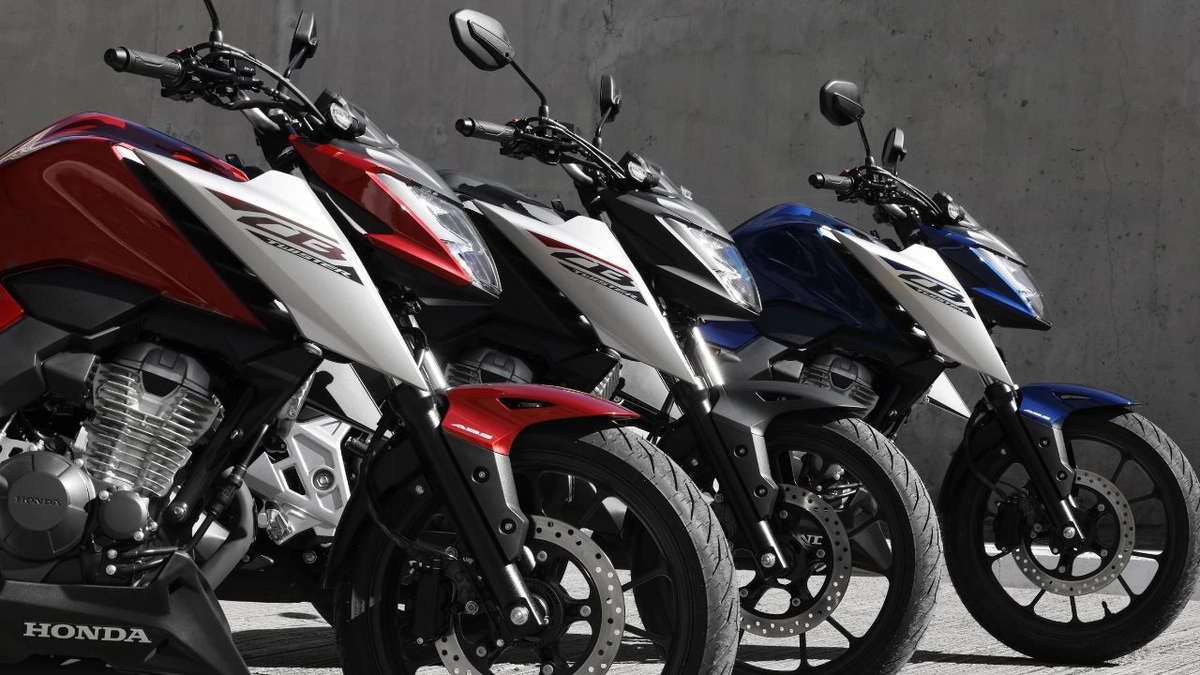 Nova Honda CB 300F Twister 2026 chega com visual renovado para dominar as ruas
