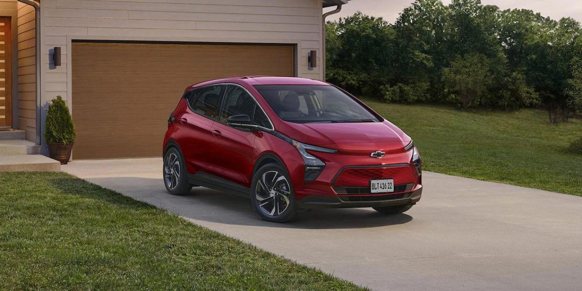 Novo Chevrolet Bolt voltará com baterias chinesas para manter preço acessível