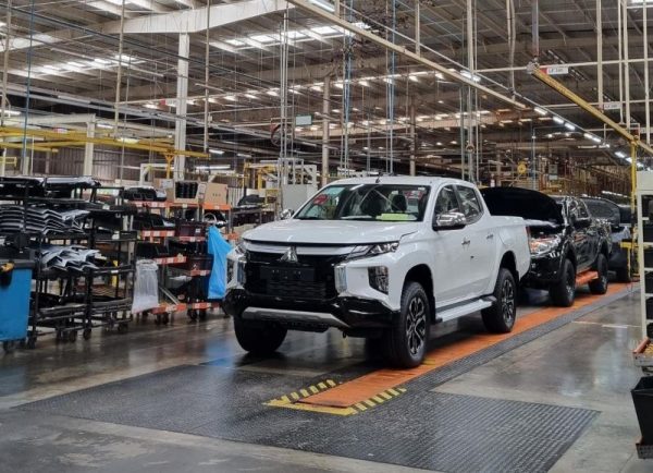 Invasão chinesa: montadoras vão produzir carros na fábrica da Mitsubishi em Goiás