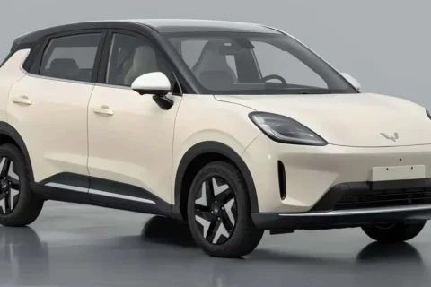 Este carro é feito em parceria entre a marca chinesa Wuling, a Chevrolet e a Volkswagen