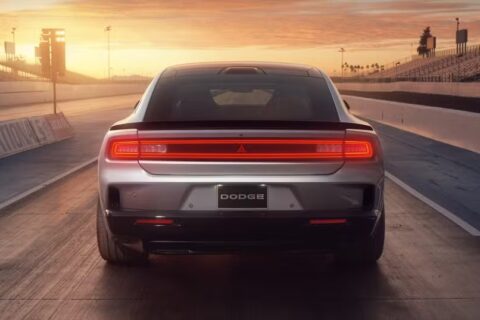 Uma reviravolta explosiva: a Dodge traz de volta os motores a combustão