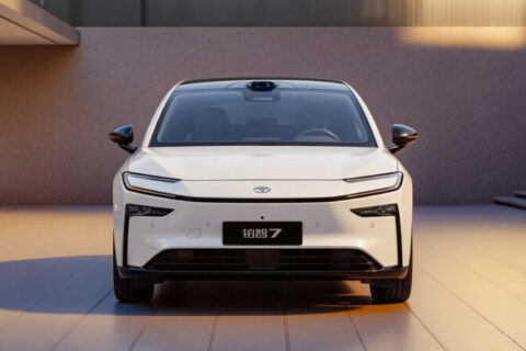 Corolla elétrico? Conheça o GAC Toyota BZ7, sedan elétrico com tecnologia Xioami e Huawei