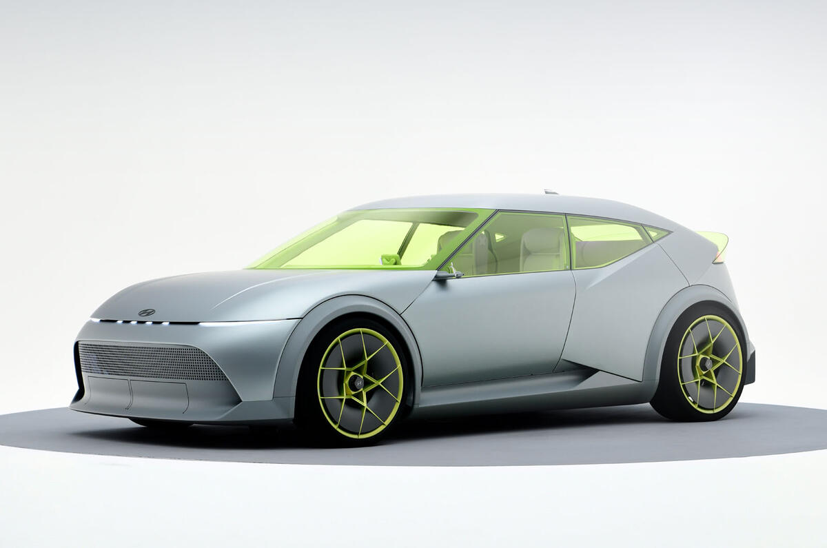 Hyundai apresenta "Concept Three", o carro para rivalizar com o VW Golf