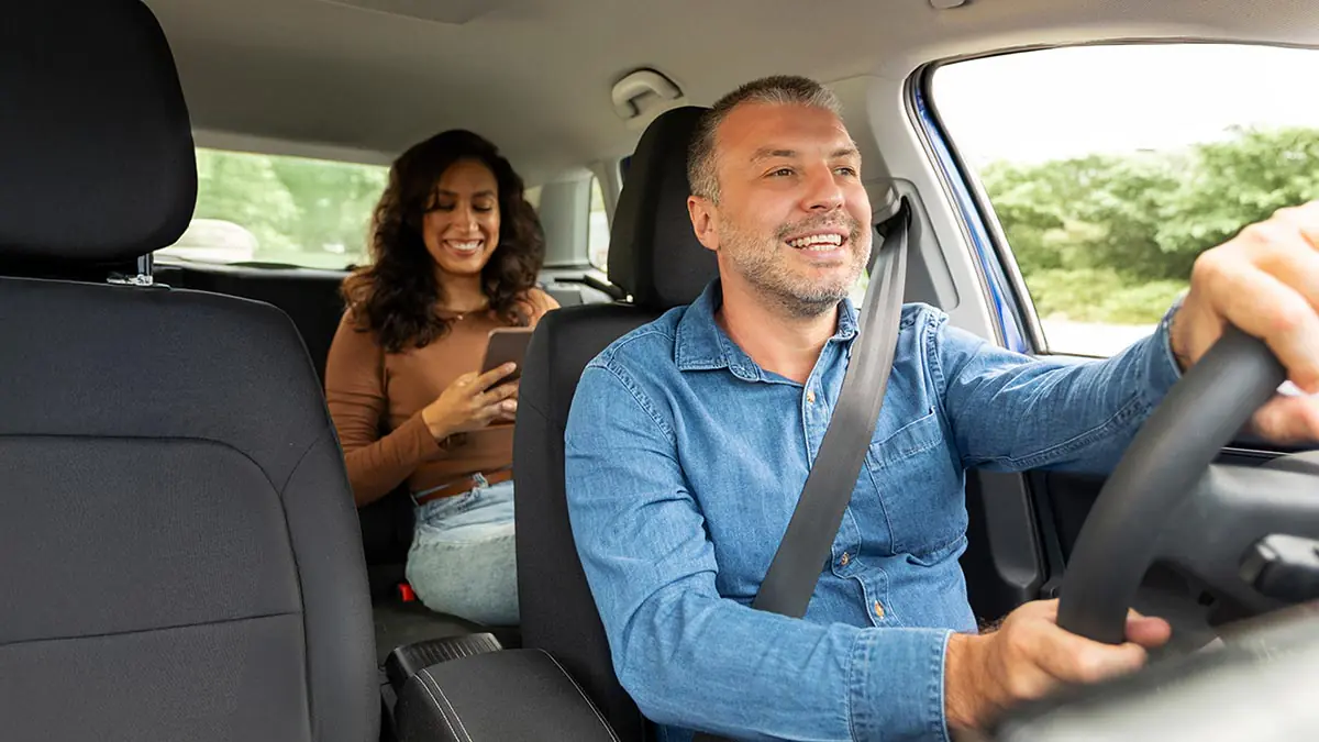 Uber: alugar um carro ou ter um próprio? Veja o que compensa