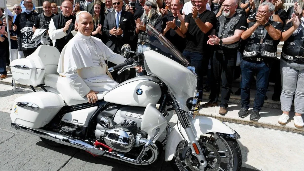 ‘Moto santa’? BMW leiloa modelo abençoado pelo Papa por 130 mil euros