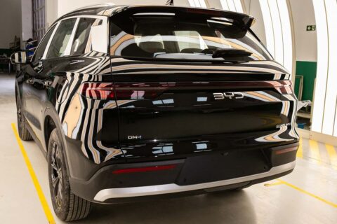 Finalmente! BYD Song Pro une tecnologia híbrida plug-in ao motor flex no Brasil