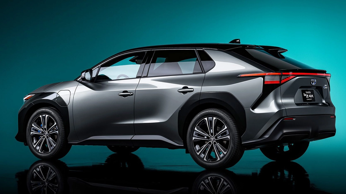 A gigante acordou: carro elétrico da Toyota chega com autonomia recorde no Japão