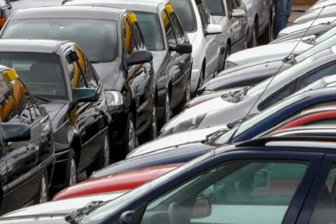 Novo salário mínimo de R$ 1.818? Veja os carros que você já pode financiar com esse valor