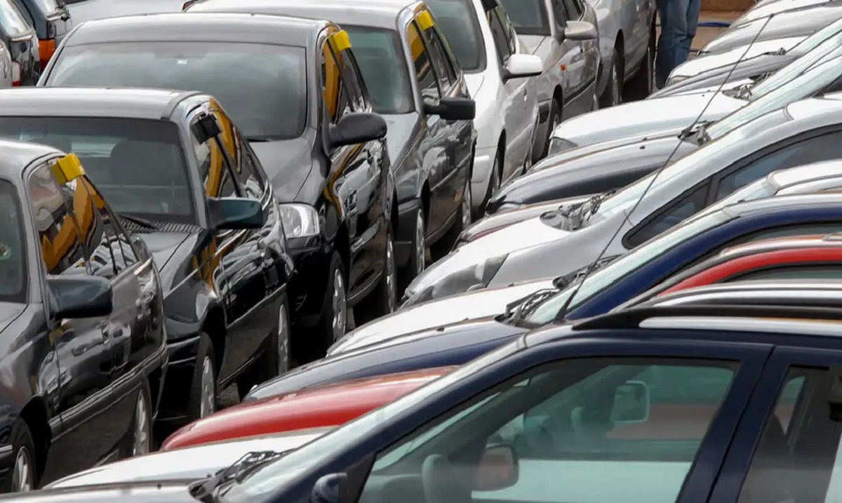 Novo salário mínimo de R$ 1.818? Veja os carros que você já pode financiar com esse valor