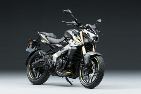 Streetfighter Agressiva: Bajaj lança a Dominar NS400Z por R$ 26.900