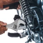 Pare de gastar dinheiro: 5 itens da manutenção de moto que você faz em casa