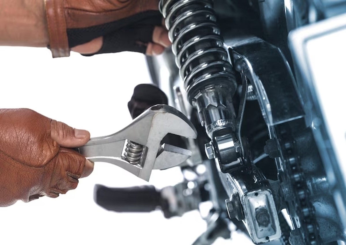 Pare de gastar dinheiro: 5 itens da manutenção de moto que você faz em casa