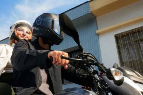 Uber moto não vai poder trabalhar em dia de chuva? Nova lei pode bloquear corridas e revolta usuários