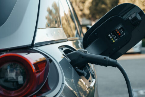 Carro elétrico vs. combustão: qual custa menos para manter no Brasil? Revelamos