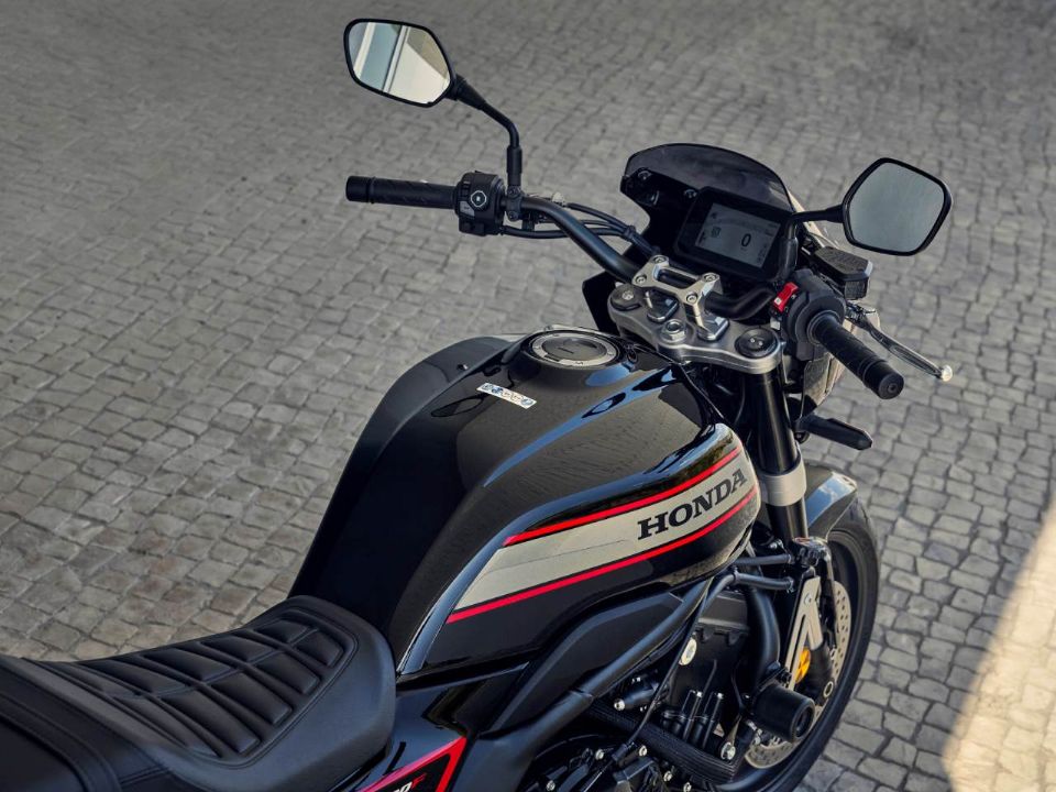 Nova Honda CB1000F 2026