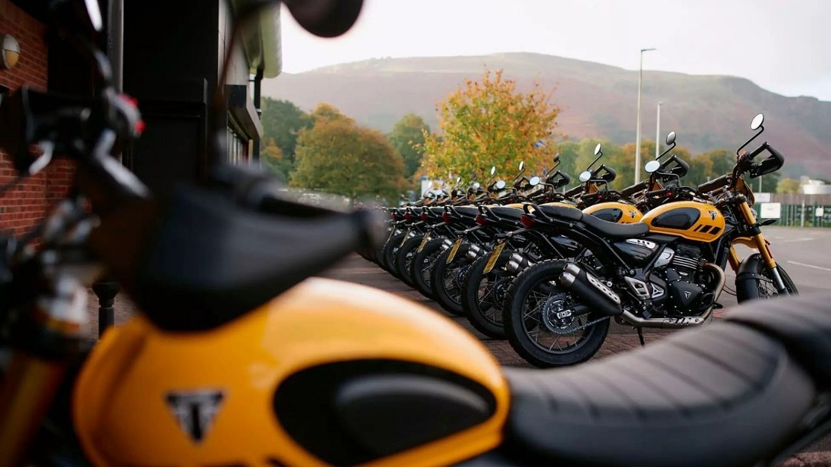 Nova Triumph Scrambler 400 XC desembarca no Brasil com preço atraente e espírito aventureiro