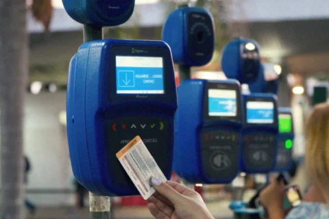 Adeus, cartão e dinheiro! Floripa libera pagamento da passagem de ônibus com PIX