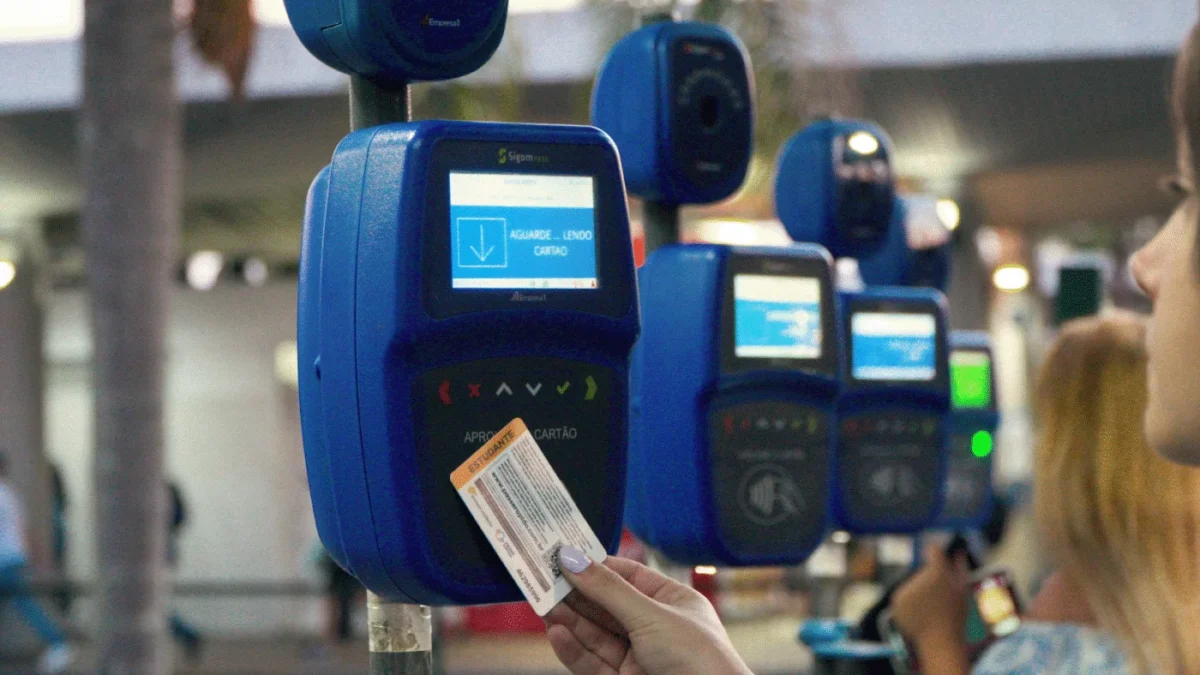 Adeus, cartão e dinheiro! Floripa libera pagamento da passagem de ônibus com PIX