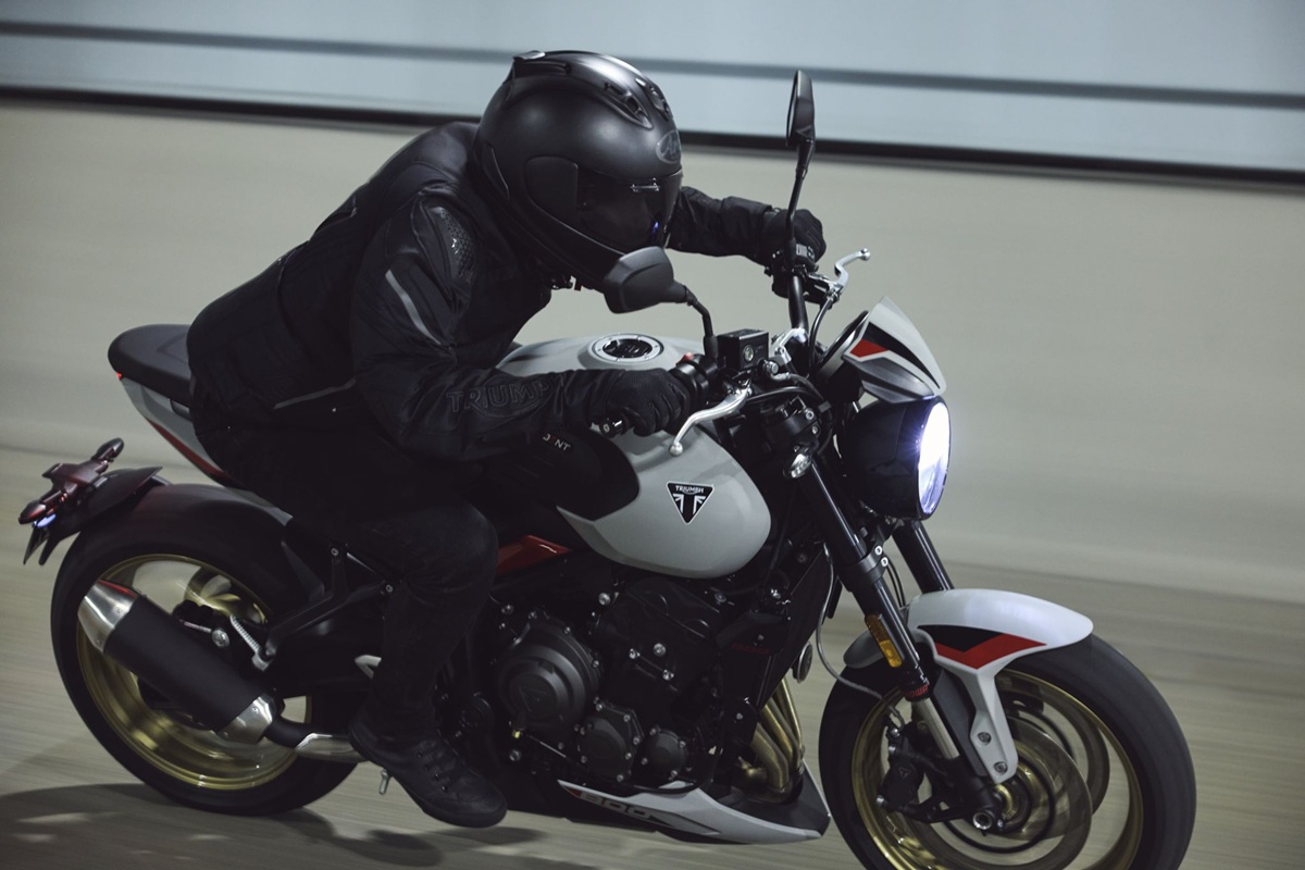 É oficial: Triumph Trident 800 2026 chega com motor da Tiger; saiba o que muda