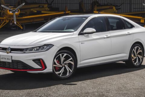 O rei dos sedãs esportivos: Novo Jetta GLI 2026 chega por R$ 269.990