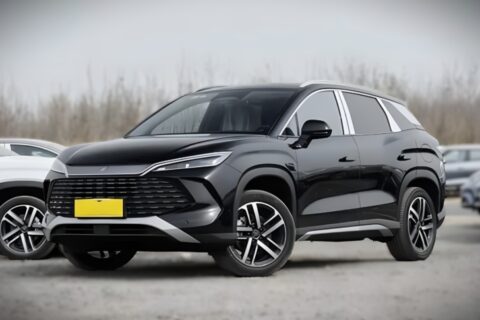 Mais autonomia e tecnologia: BYD prepara Song L DM-i 2026 com novidades no design