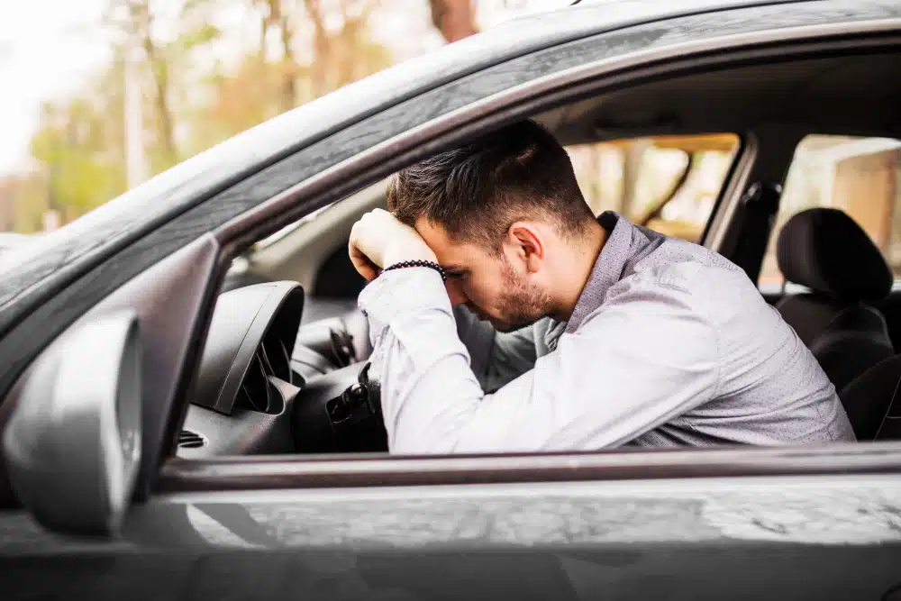 Carro morrendo no trânsito