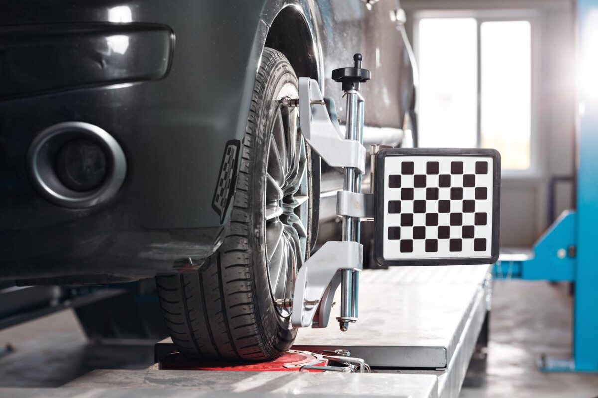 Carro puxando para o lado