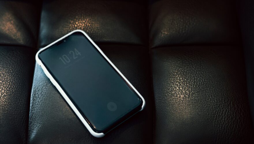 Esqueceu o celular no Uber? Entenda a taxa de devolução, os direitos e o que diz a Lei
