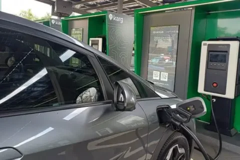 BYD faz 350 recargas em 30 mil km na China e bateria perde só 1,3%; Brasil terá 1.000 pontos rápidos