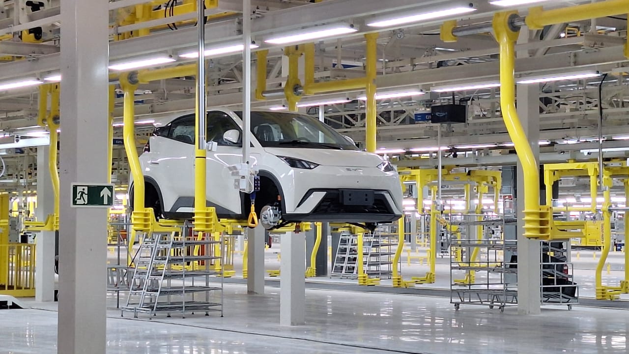 Montadoras de carros vão parar no Brasil